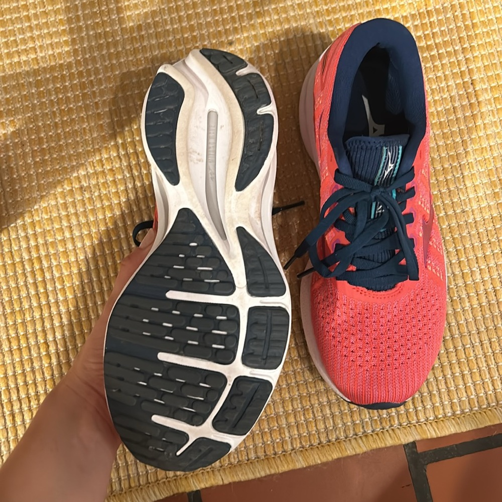 Mizuno Running Shoes - Picture 3 of 4